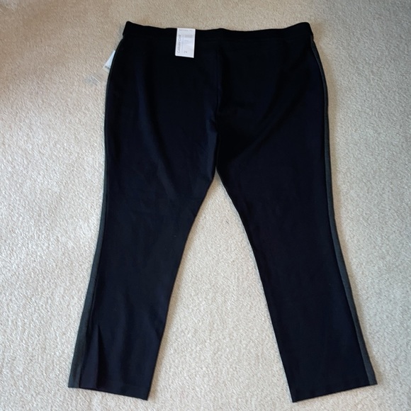 NWT super stretch structured legging with grey side stripe - Picture 6 of 9